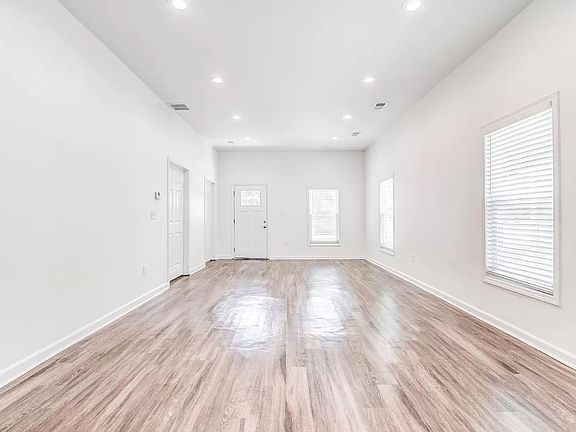 4th image of 2634 Harvard Ave