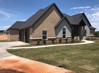 450 Christian Way, Azle, TX 76020