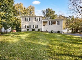 559 Vassar Rd, Poughkeepsie, NY 12603