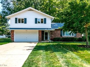 681 Jefferson Dr, Highland Heights, OH