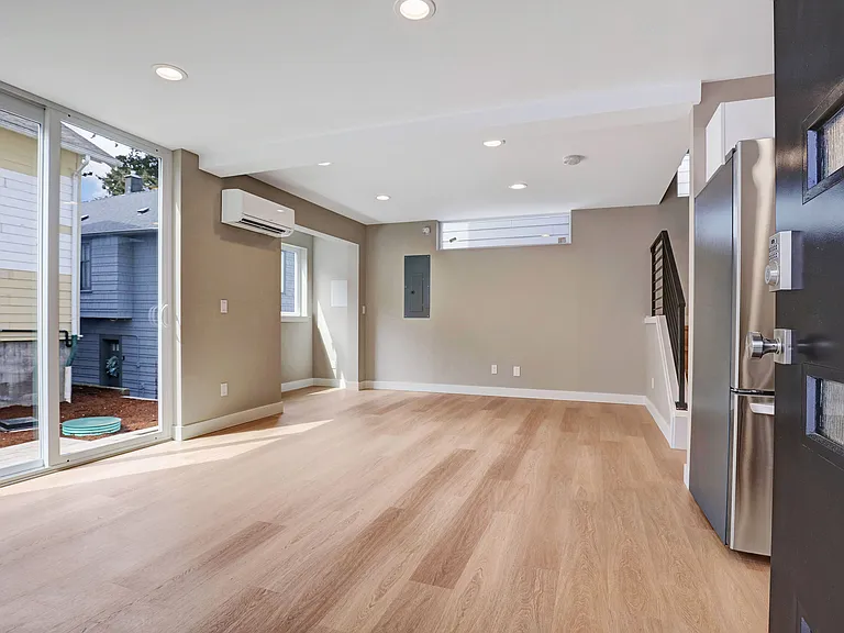 3020 4th Ave W #B — Photo 2