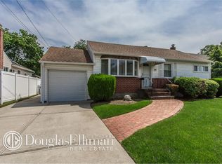 642 Grand Ave, Lindenhurst, NY 11757
