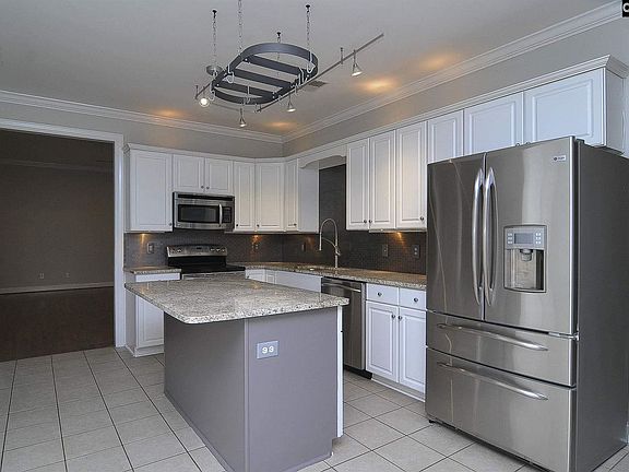 2nd image of 136 Creek Knoll Ln