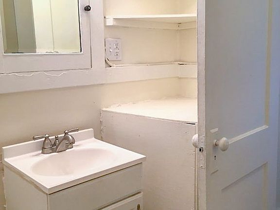 5th image of 1509 E Madison St #1519-303