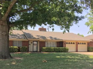 39 Village Dr, Chickasha, OK 73018