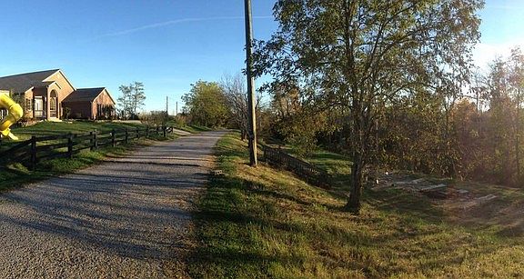 Street View : Additional 5 acres is on the right