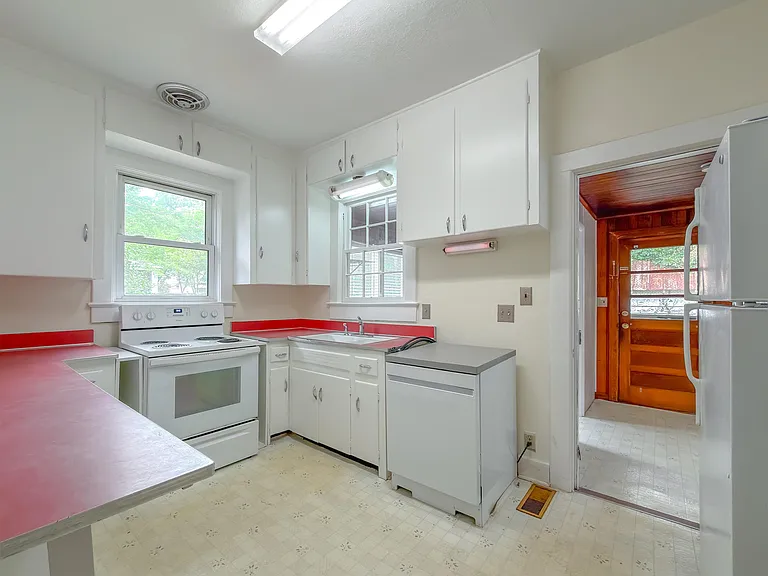 1230 Mitchell Ave — Photo 10
