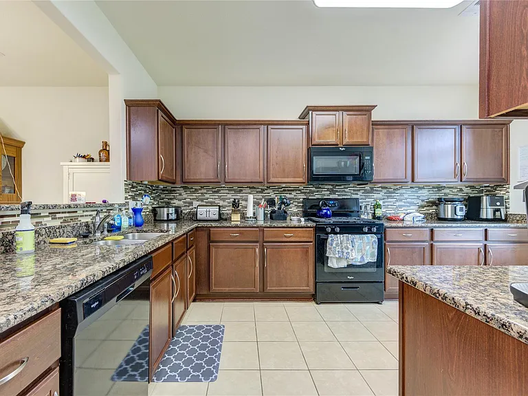 7546 Fettle Ln — Photo 6
