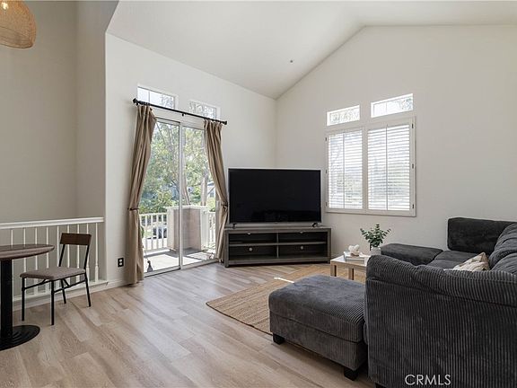 4th image of 42 Chadron Cir