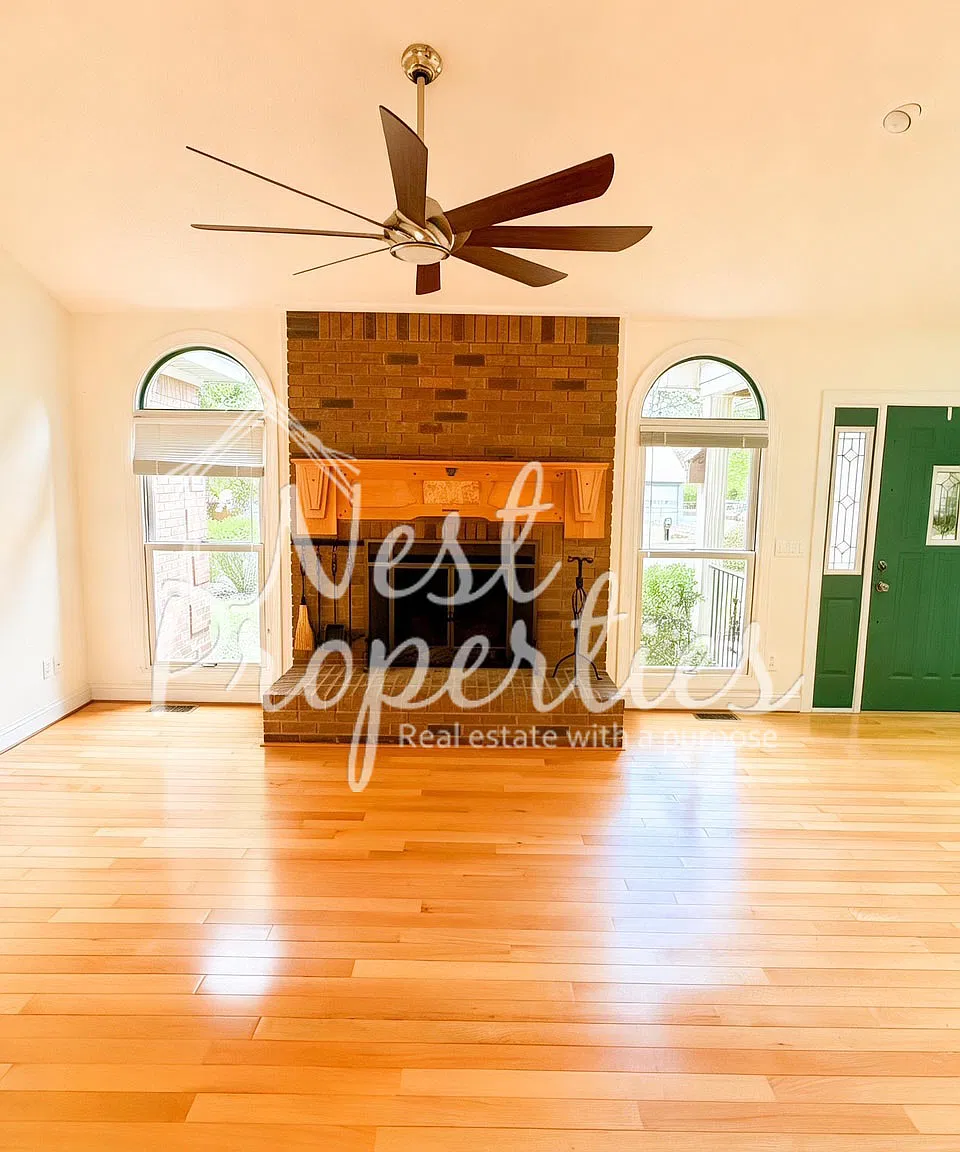 1429 Adella Street - 1 — Photo 2