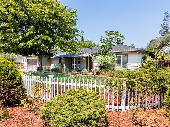 2nd image of 18471 Ravenwood Dr