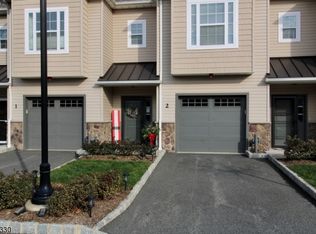 2 N Ridge Cir, East Hanover, NJ 07936