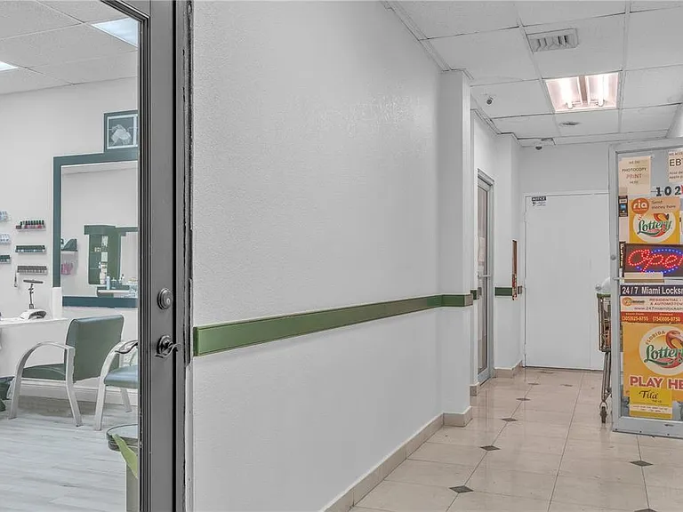 1301 Miami Gardens Dr #514W — Photo 18