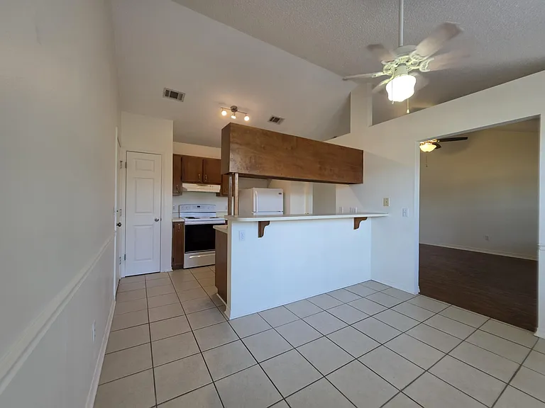 2289 Estate Cir — Photo 5