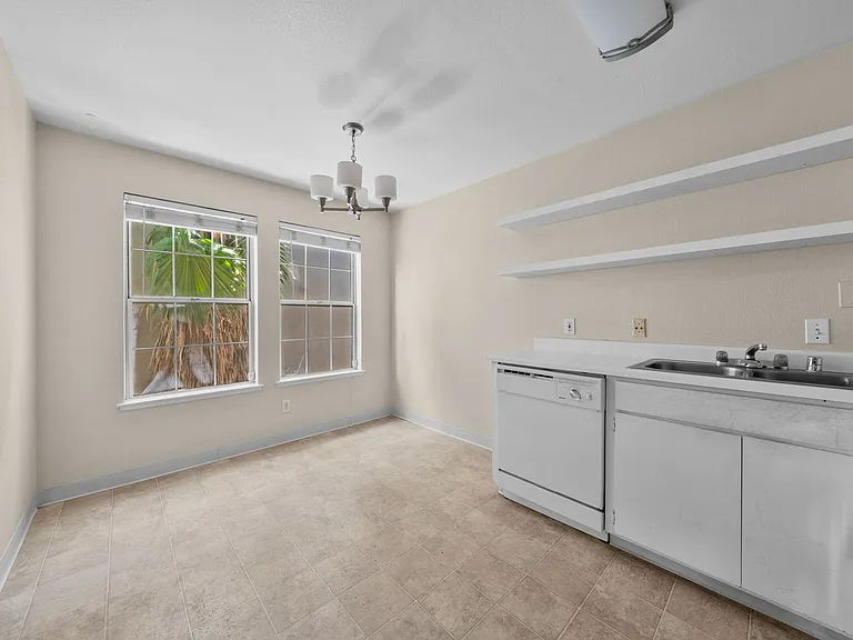 321 T St — Photo 3