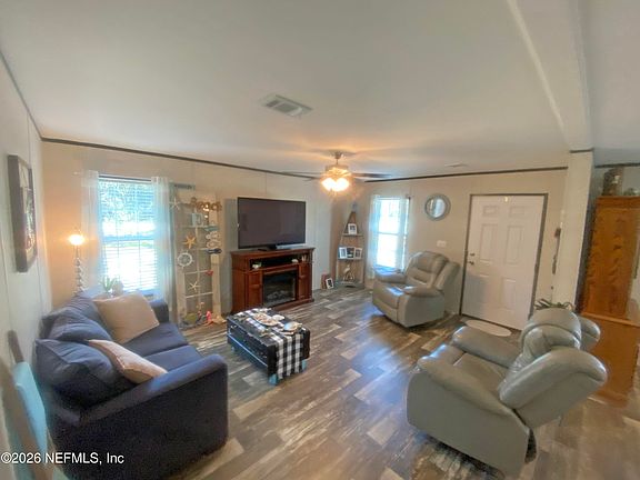 2nd image of 203 SW 5TH Avenue