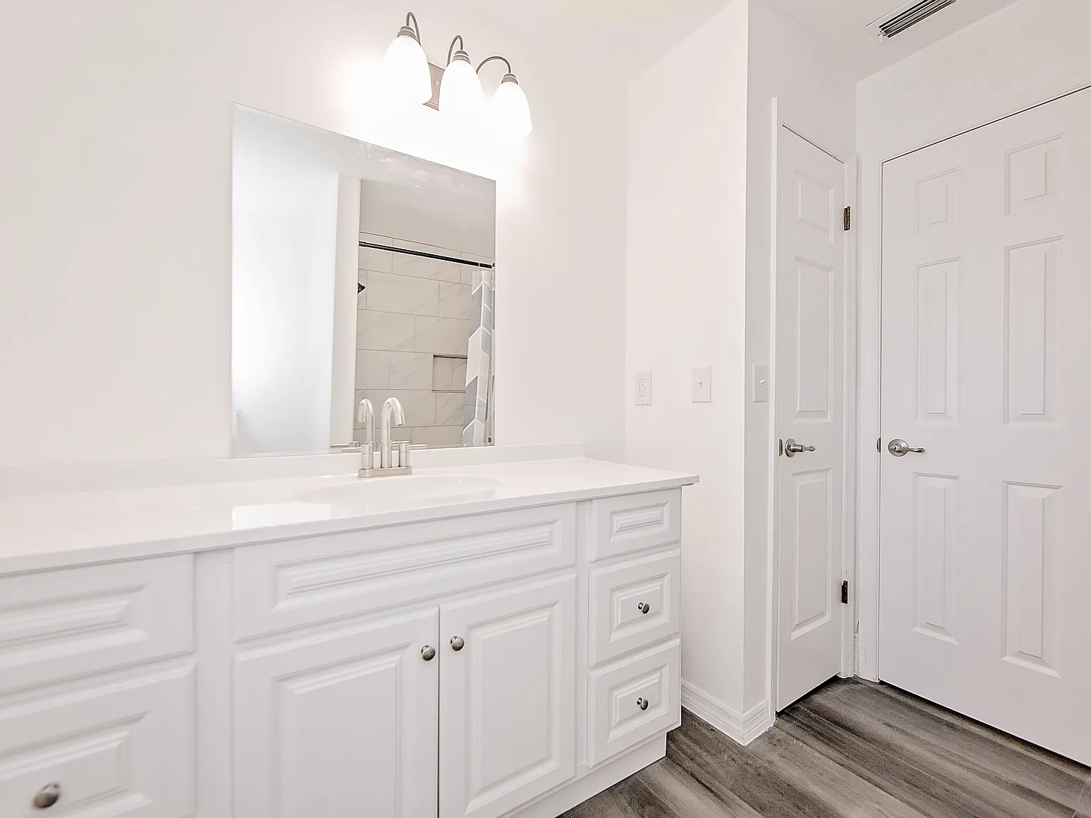 4 bed, 2.0 bath, 2000 sqft, $754 — Photo 3