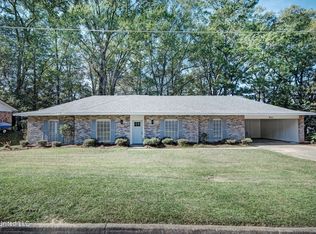 910 Live Oak Dr, Clinton, MS 39056