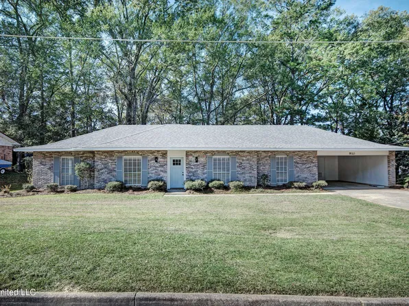 910 Live Oak Dr, Clinton, MS 39056