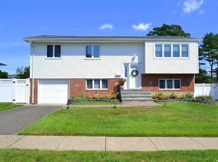 56 Locust Ln, Syosset, NY 11791