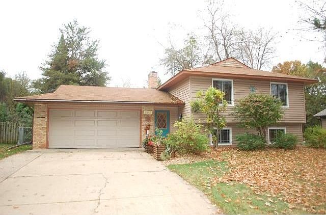 1st image of 2863 Woodridge Ln