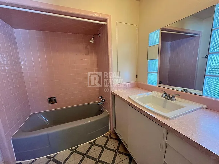 5370 S Windermere St — Photo 8