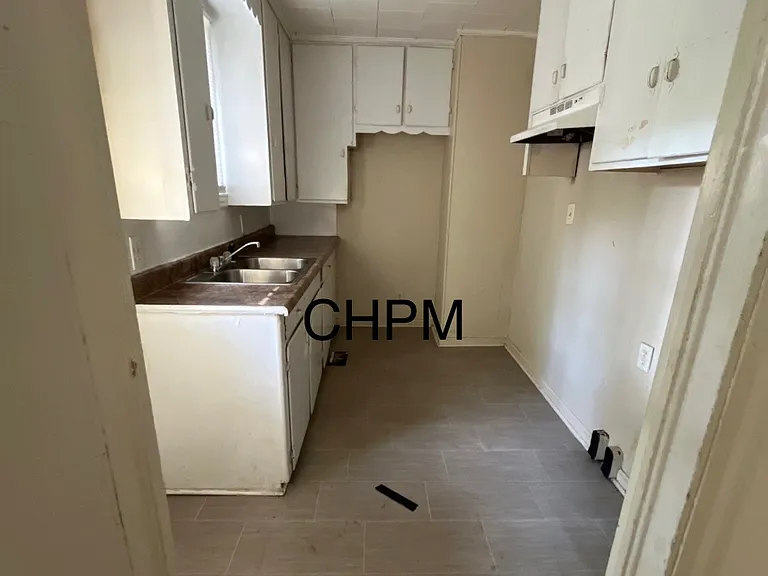 414 W Baptist St — Photo 2