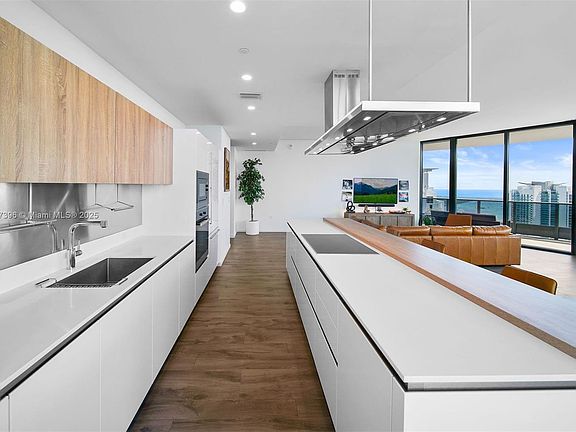 4th image of 1000 Brickell Plz #Penthouse 5002