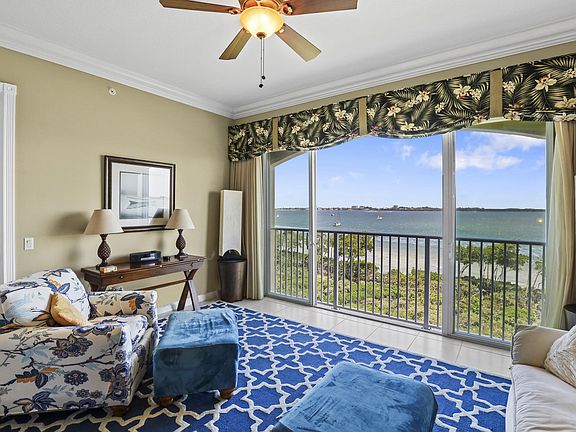 4th image of 26 Harbour Isle Drive W #Ph06