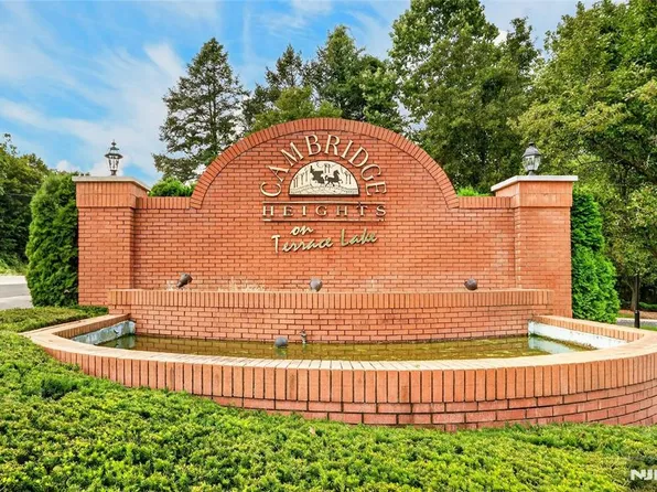 486 Cambridge Dr, Butler, NJ 07405