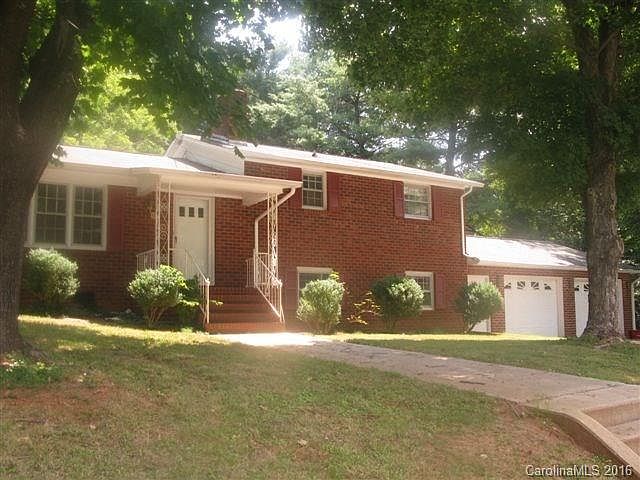 1st image of 304 Holland Cir