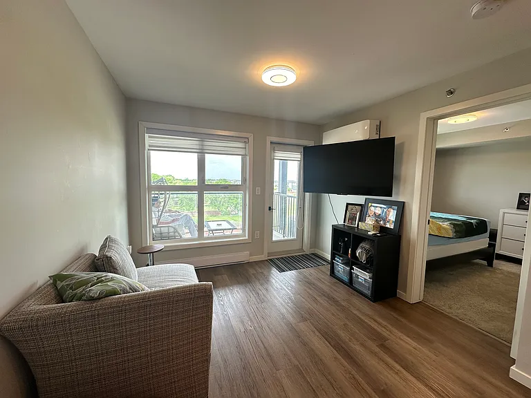 155 Peguis St #415 — Photo 4