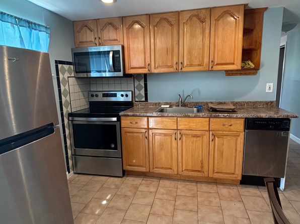 (undisclosed Address), Lindenhurst, NY