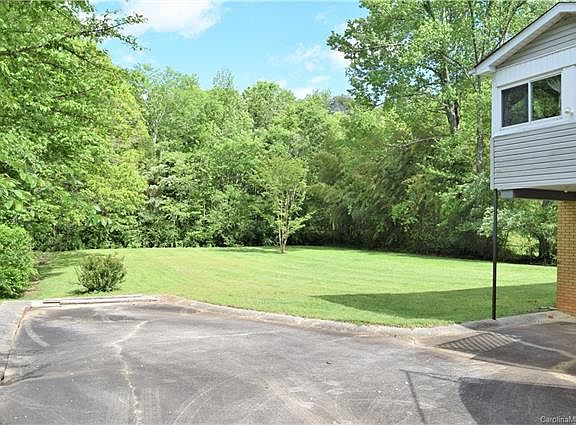 4th image of 418 Sunset Dr