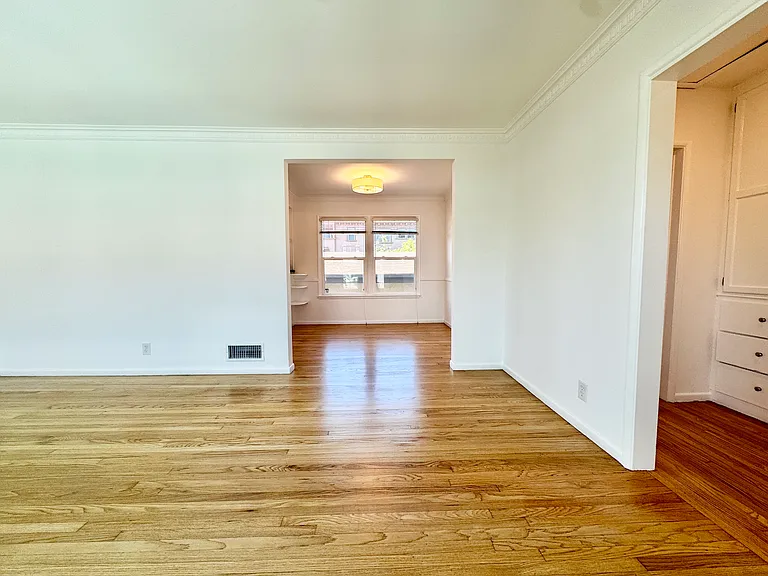 1266 N Laurel Ave #11 — Photo 12