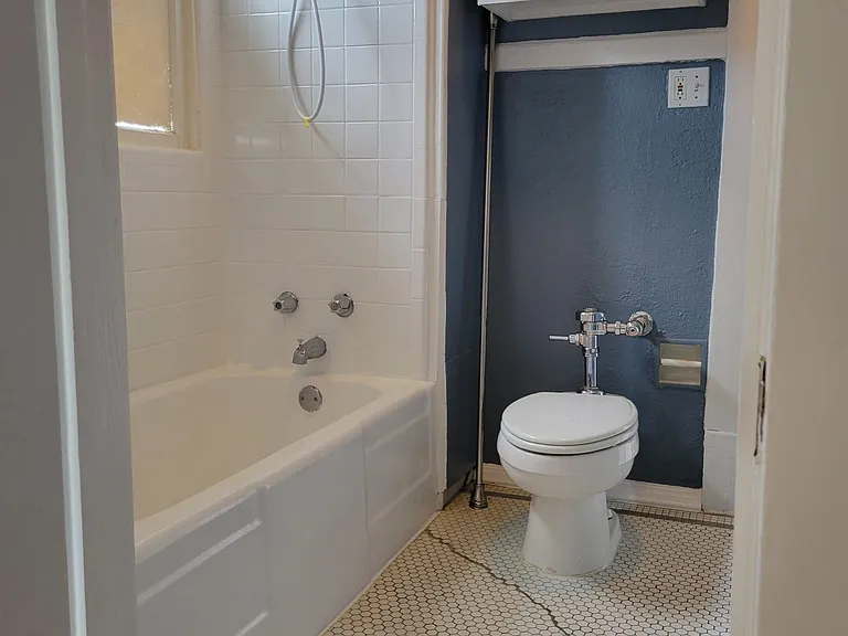 802 McGowen St #12 — Photo 15