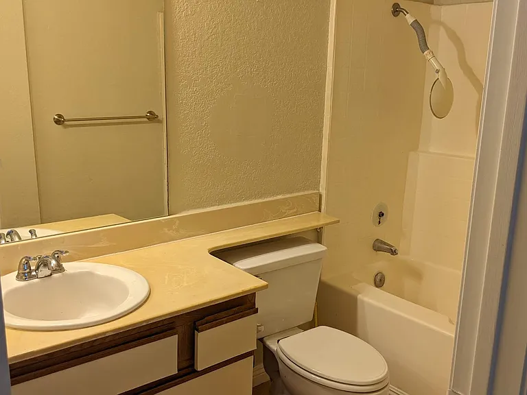 11321 Avenida De Los Lobos #E — Photo 12