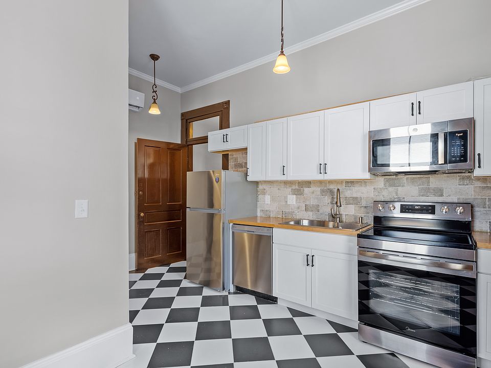 1st image of 601 Baxter Ave #3