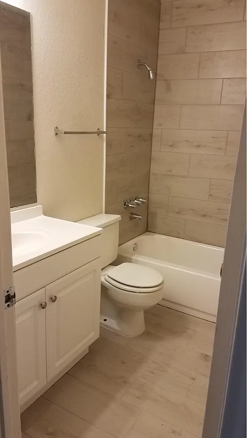 208 Erby Avenue - B — Photo 4