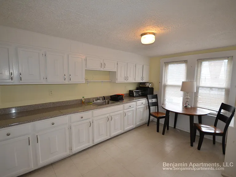92 Hobart St #3 — Photo 8