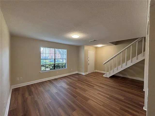 2332 Oxford Pl — Photo 6