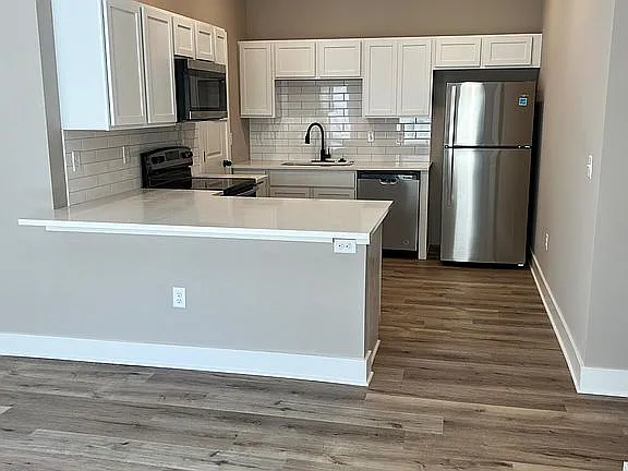 4 bed, 1280 sqft, $1,700 — Photo 3