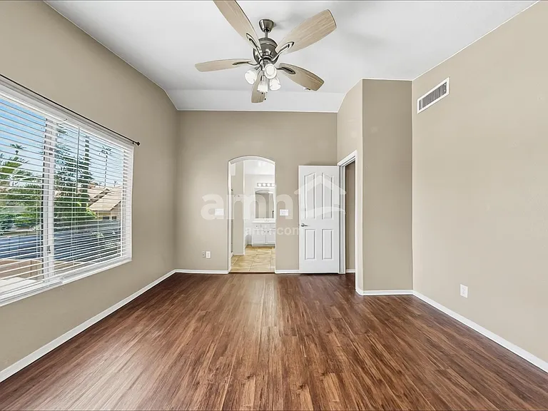 907 N Albert Dr — Photo 12