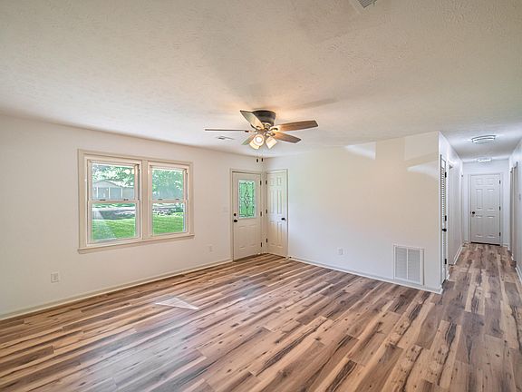2nd image of 400 Longview Dr