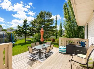 27 NW Erin Green Pl SE, Calgary, AB T2B 3C2