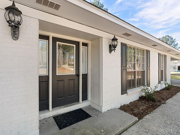 3rd image of 243 Beverly Hills Loop
