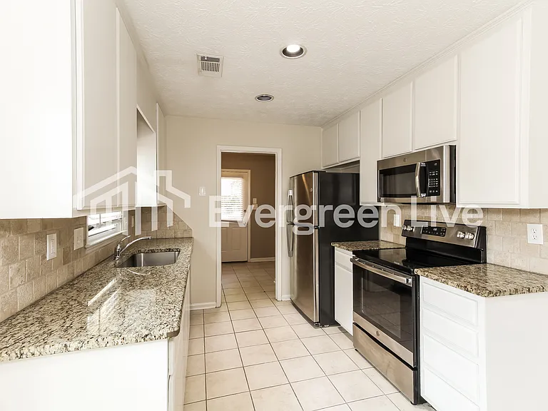 7401 Brampton Ct — Photo 6