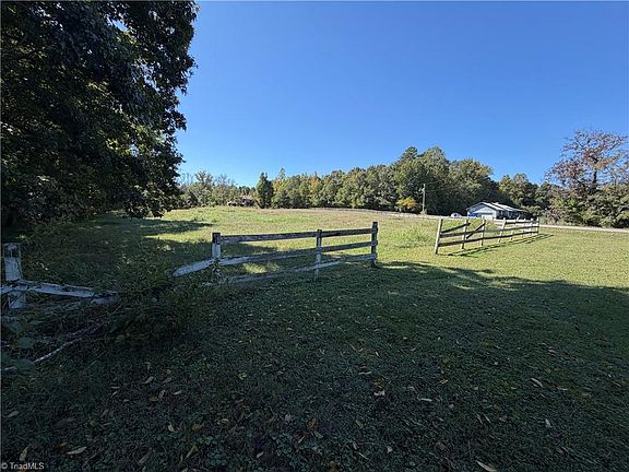3rd image of 3203 Nancy Jean Rd