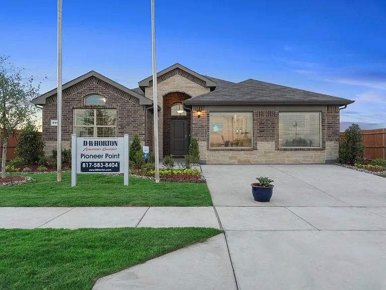 8304 Twisted Pine Way — Photo 1