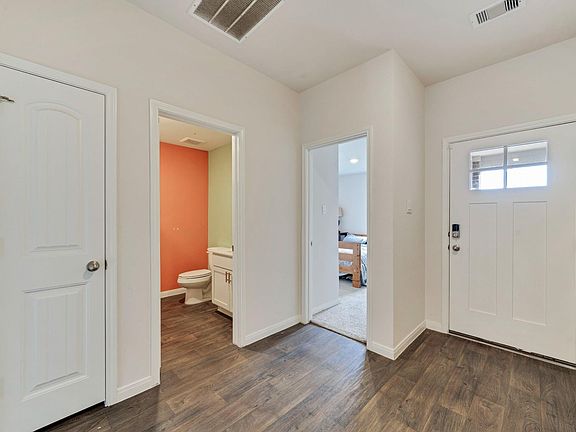 4th image of 1321 Camden Ln